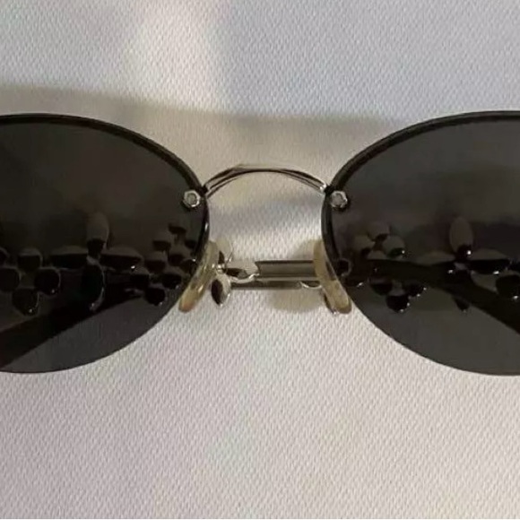Louis Vuitton Cat eye sunglasses! Limited 2003 edition. Numbered with case&box! - Picture 2 of 9